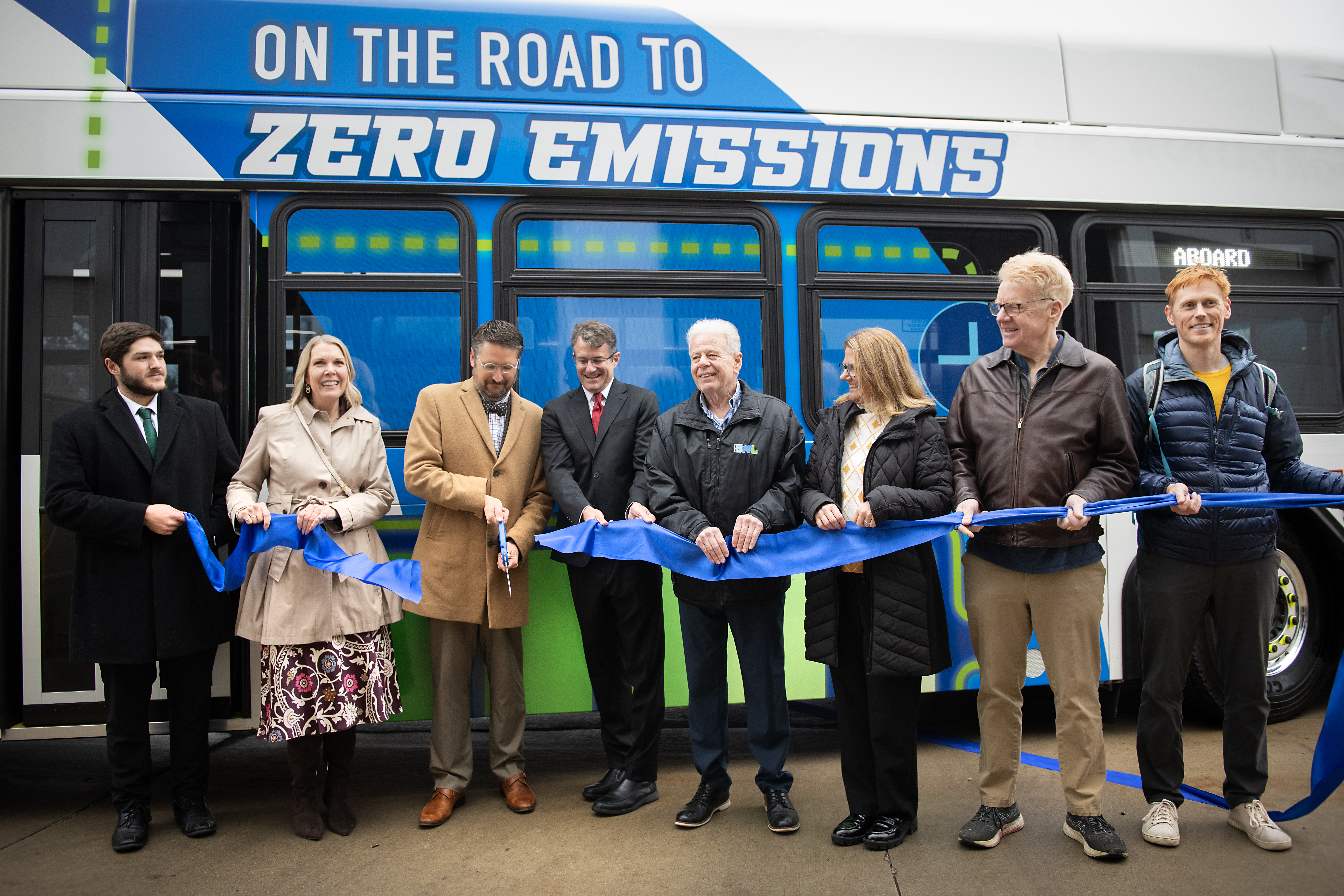 Ribbon cutting ceremony of the electric bus